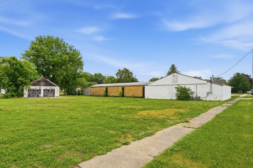305 1st st, Alpha, IL à vendre - Photo du bâtiment - Image 2 de 11