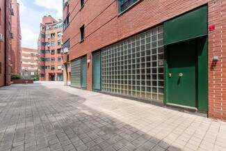 Plus de détails pour Multi-résidentiel à vendre