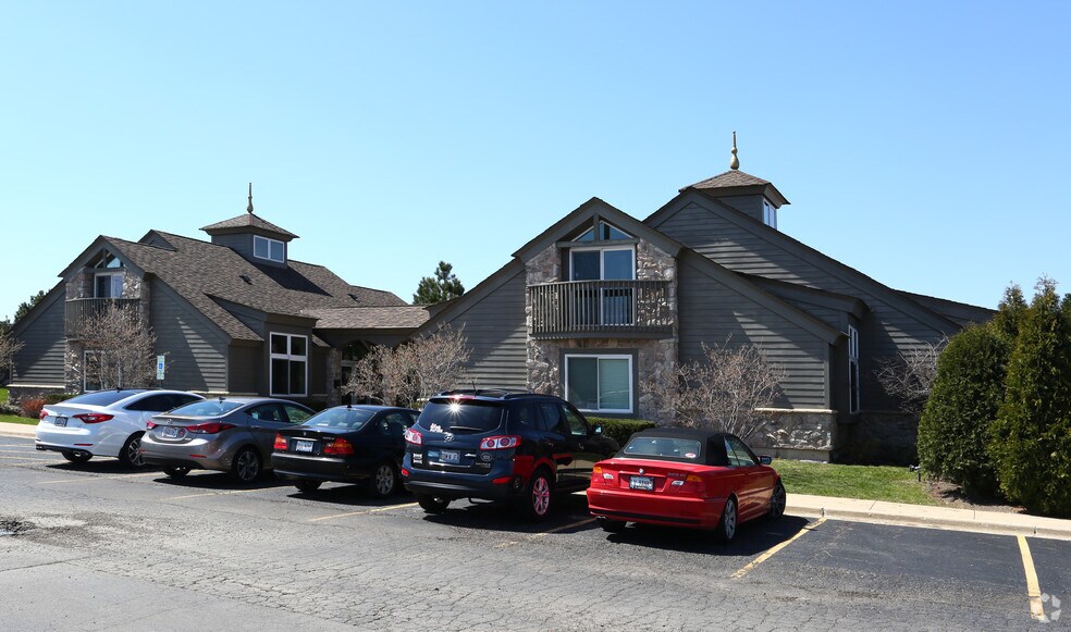 4450 Westbrook Dr, Aurora, IL à louer - Photo du bâtiment - Image 2 de 11