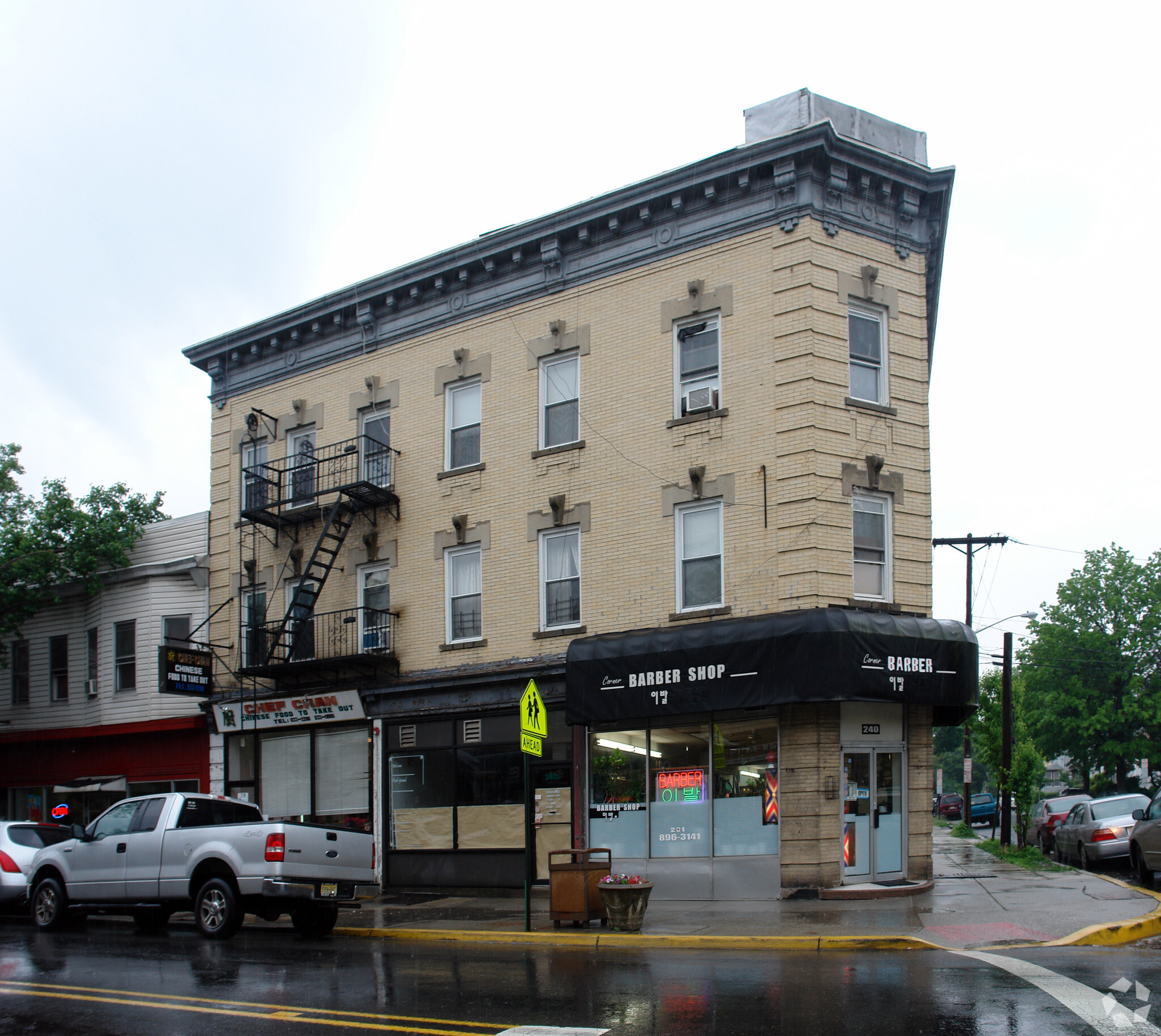 238-240 Paterson Ave, East Rutherford, NJ à vendre Photo principale- Image 1 de 1