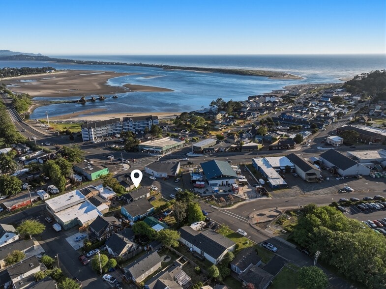 5024 NW Jetty Ave, Lincoln City, OR for sale - Primary Photo - Image 1 of 19
