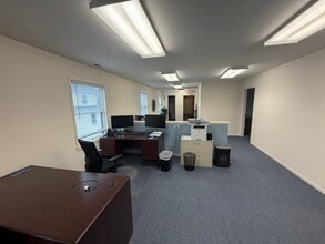 678 Westwood Ave, River Vale, NJ à louer Photo intérieure- Image 1 de 4