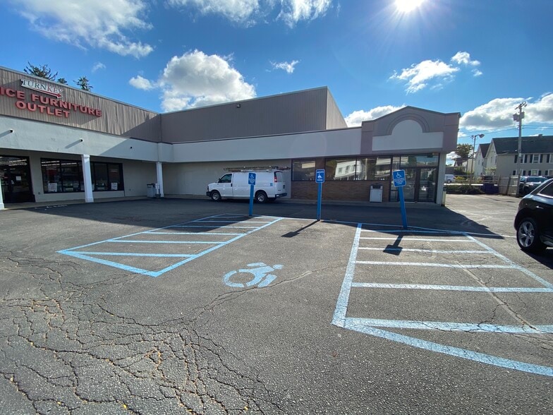 539-541 Pawling Ave, Troy, NY for lease - Building Photo - Image 1 of 4