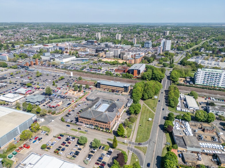 Kings Way, Stevenage for lease - Building Photo - Image 2 of 3