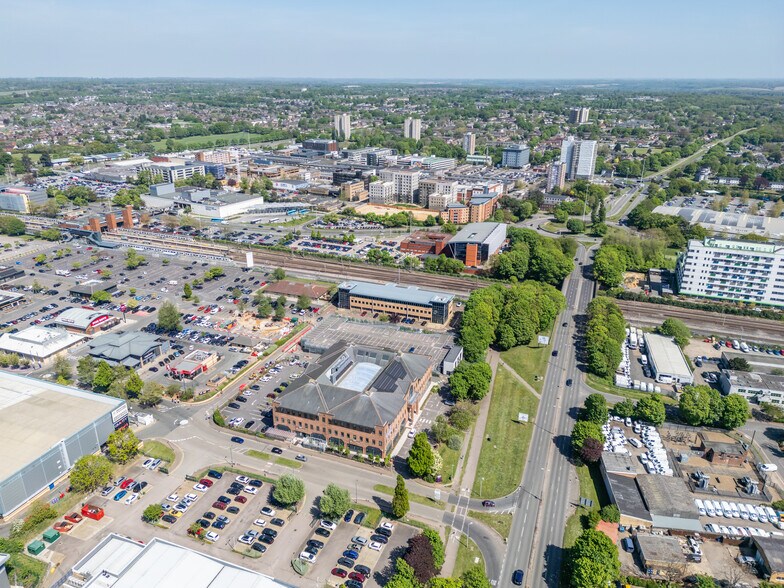 Kings Way, Stevenage à louer - Photo du bâtiment - Image 3 de 4