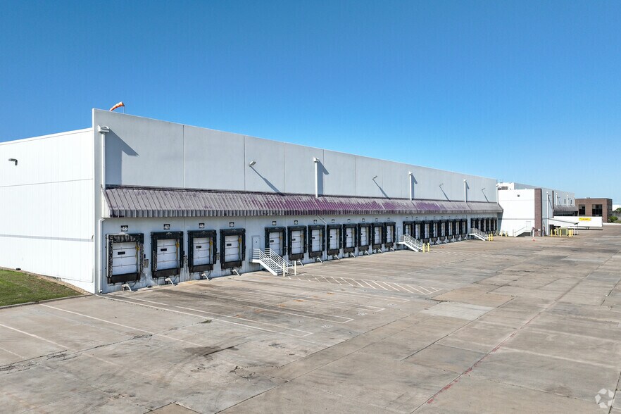 1201 John Burgess Dr, Fort Worth, TX for lease - Building Photo - Image 2 of 5