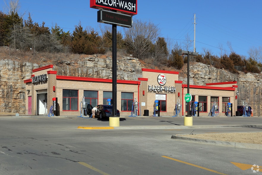 260 E Joyce Blvd, Fayetteville, AR for sale - Primary Photo - Image 1 of 4