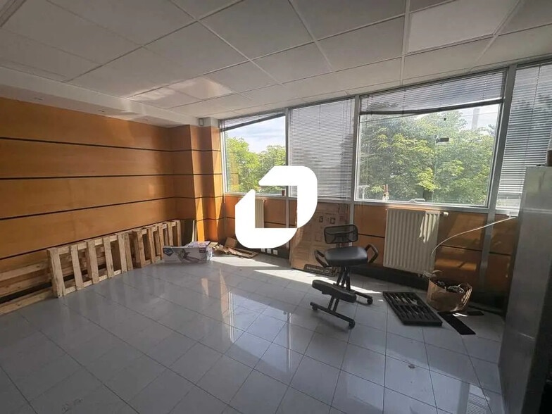 Office in Chatou for lease - Interior Photo - Image 3 of 4