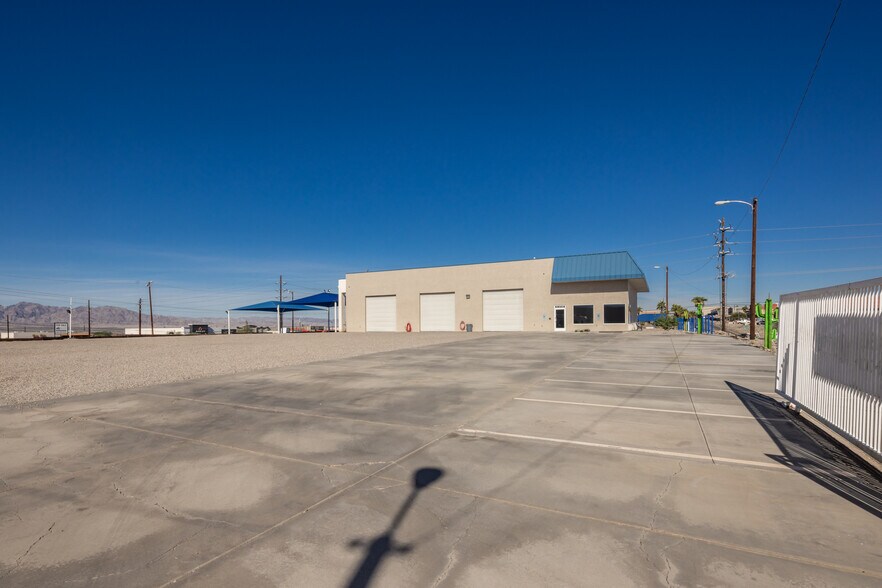 921 Lake Havasu Ave N, Lake Havasu City, AZ à vendre - Photo du bâtiment - Image 2 de 15