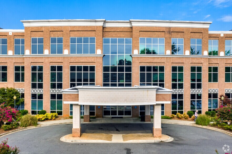 620-660 Summit Crossing Pl, Gastonia, NC à louer - Photo du bâtiment - Image 3 de 5