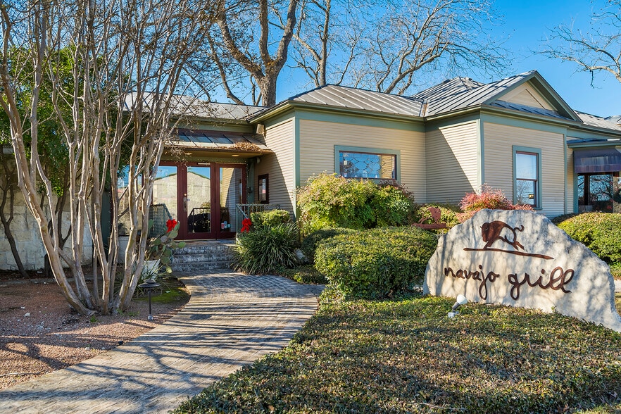803 E Main St, Fredericksburg, TX à vendre - Photo du bâtiment - Image 2 de 33