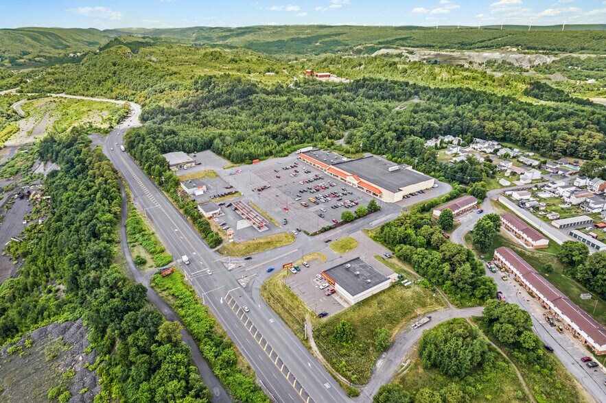 12 Gold Star Plz, Shenandoah, PA à louer - Photo du bâtiment - Image 2 de 21