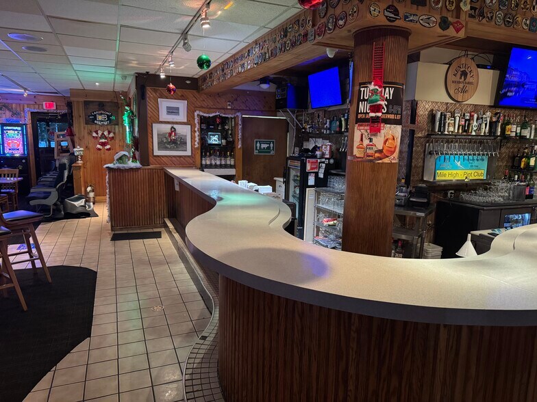 4959 S Howell Ave, Milwaukee, WI for sale - Building Photo - Image 3 of 14