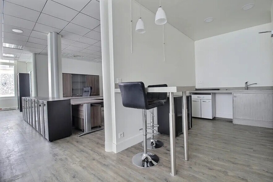 50 Rue De Paradis, Paris for lease - Building Photo - Image 3 of 8