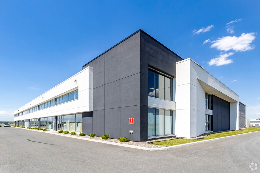 2105 Ch De L'industrie, St-Mathieu-de-Beloeil, QC à louer - Photo du bâtiment - Image 2 de 7