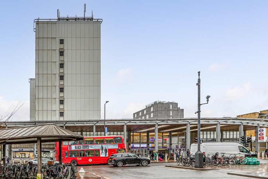 New Ealing Broadway, Londres à louer - Photo du bâtiment - Image 2 de 3