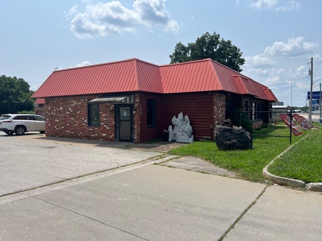 1975 W Broadway Blvd, Sedalia, MO à vendre - Photo du bâtiment - Image 1 de 33