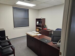 325 New Boston St, Woburn, MA à louer Photo intérieure- Image 2 de 17