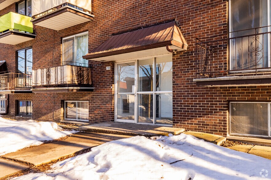 7900-7910 Av René-Descartes, Montréal, QC à vendre - Photo du bâtiment - Image 2 de 2