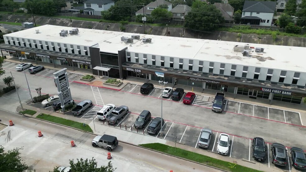 4660 Beechnut St, Houston, TX à louer - Vidéo sur l’inscription commerciale - Image 2 de 7