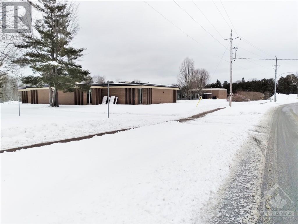 12 Avon Rd, Deep River, ON à vendre Photo principale- Image 1 de 1