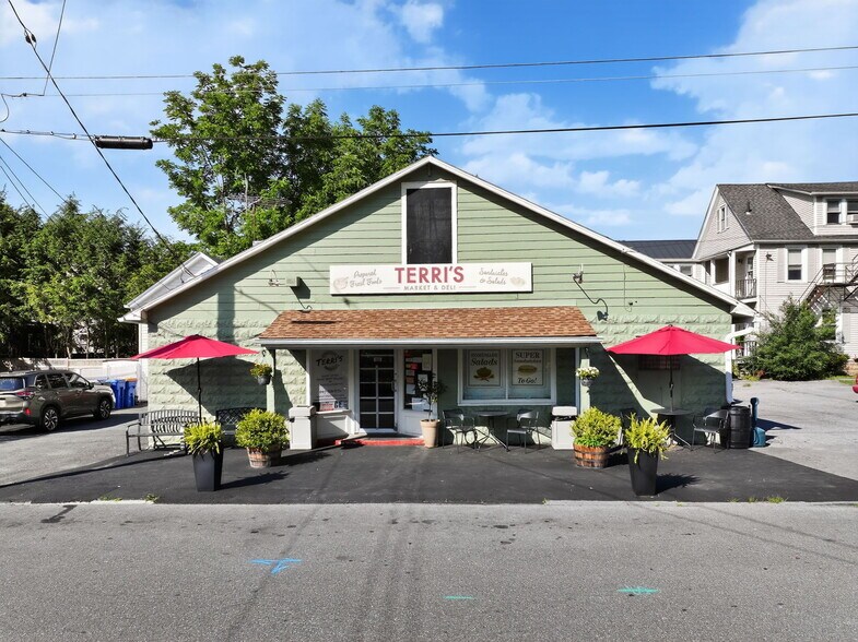 56 Emerson St, Kingston, NY for sale - Building Photo - Image 1 of 19