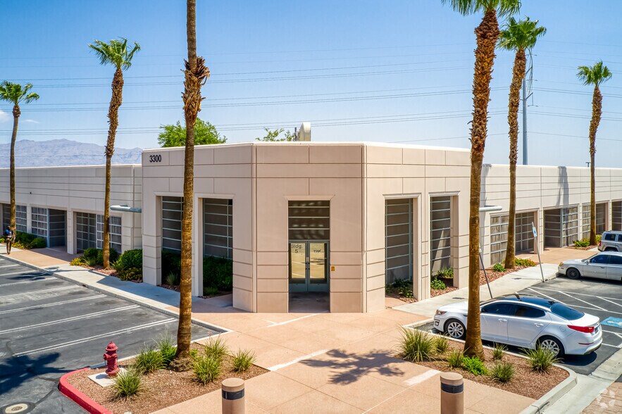 3300 N Cimarron Rd, Las Vegas, NV à vendre - Photo du bâtiment - Image 2 de 5