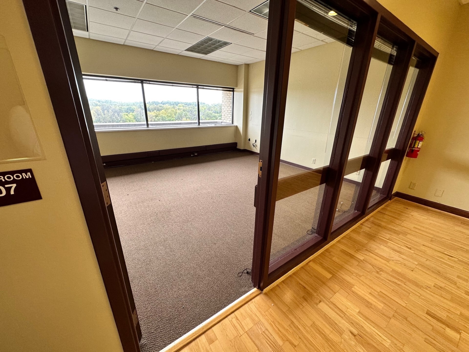 N14W23777 Stone Ridge Dr, Waukesha, WI for lease Interior Photo- Image 1 of 7