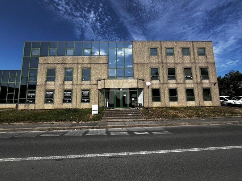 7 Rue De Ris, Viry-Châtillon for lease - Building Photo - Image 2 of 5