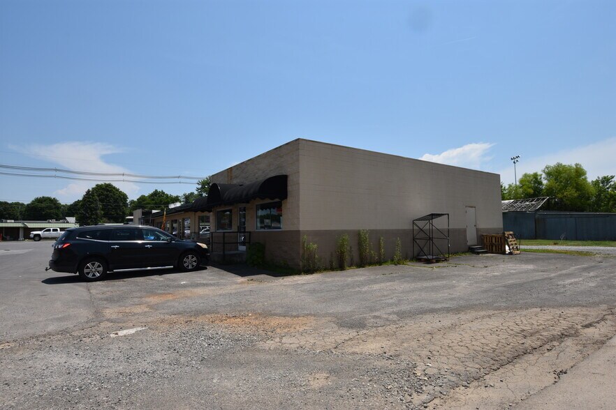 416 E North St, Sweetwater, TN à vendre - Photo du bâtiment - Image 2 de 13