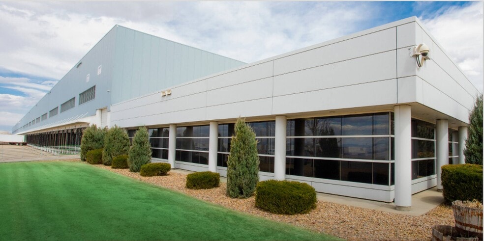 4353 E Bromley Ln, Brighton, CO à louer - Photo du bâtiment - Image 2 de 10