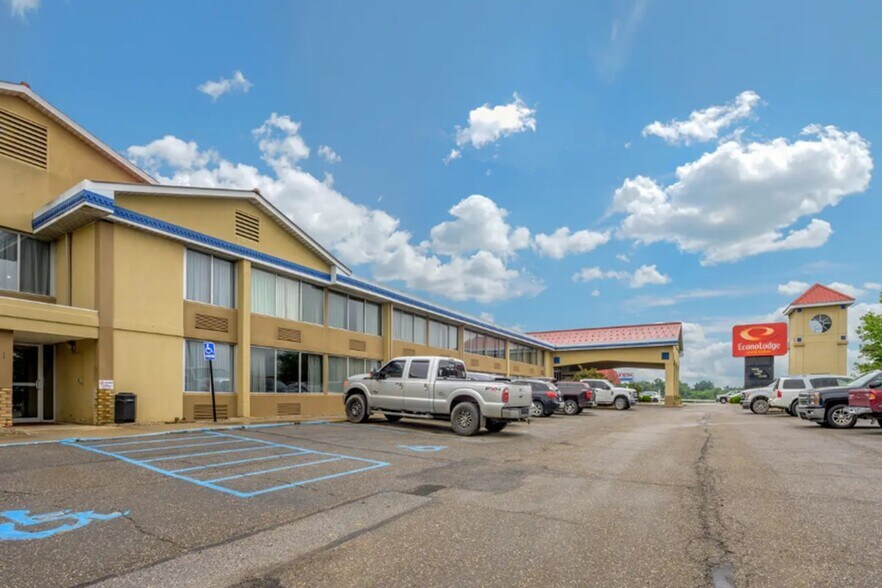 87 Jenkins Ln, Triadelphia, WV à vendre - Photo du bâtiment - Image 2 de 8