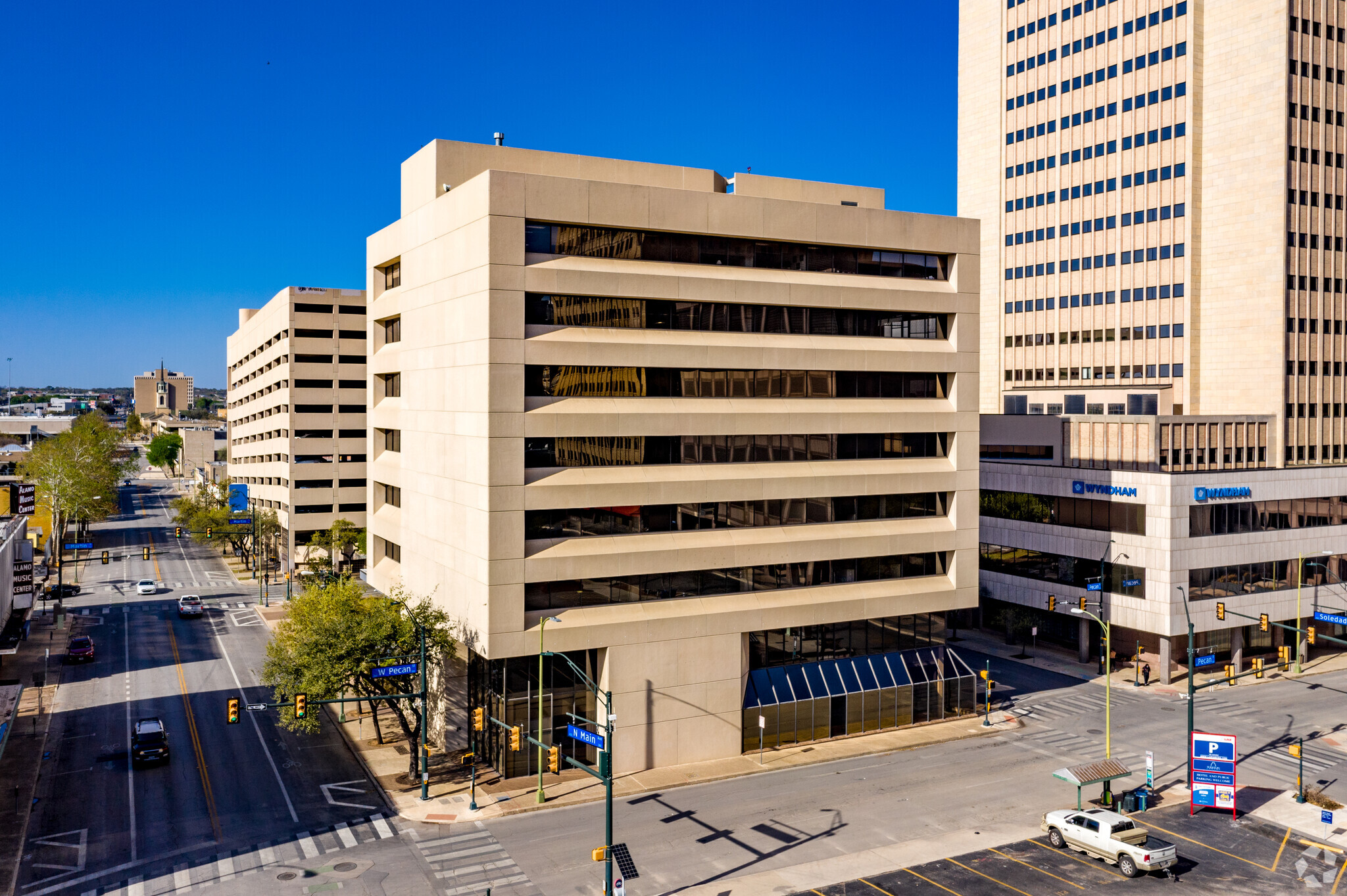 425 Soledad St, San Antonio, TX for lease Building Photo- Image 1 of 10