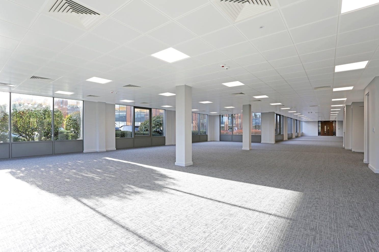 2 Waterside Dr, Reading à louer Photo intérieure- Image 1 de 3