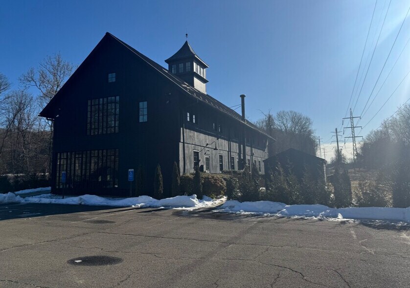 27 Cannon Rd, Wilton, CT à vendre - Photo du bâtiment - Image 1 de 16