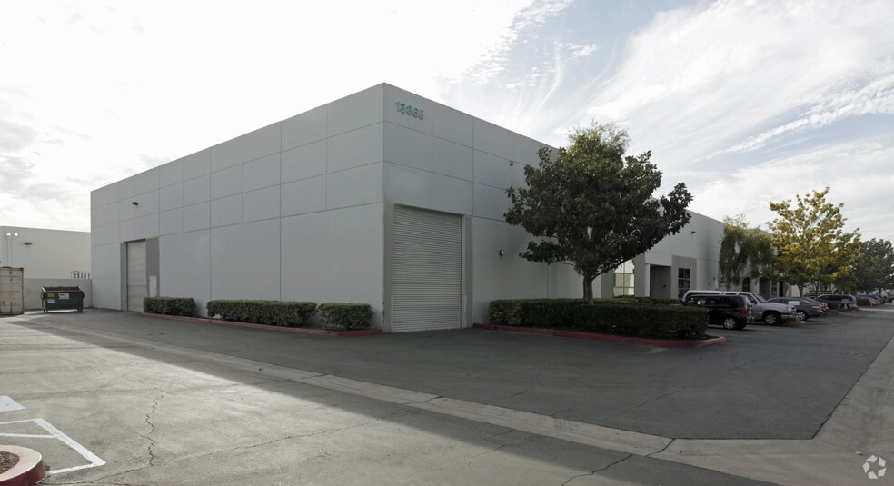 13865 Magnolia Ave, Chino, CA for lease - Building Photo - Image 2 of 4