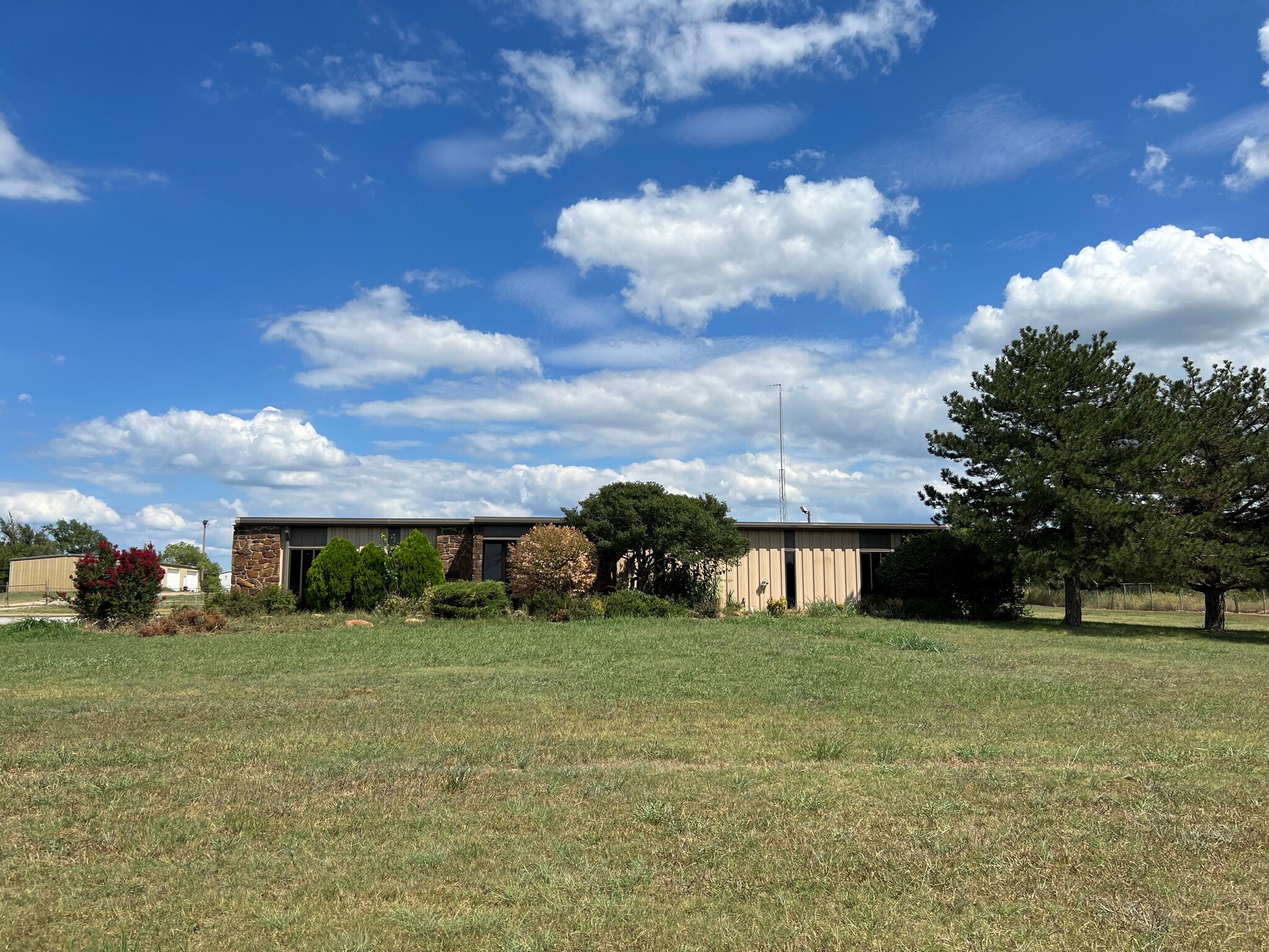 1020 N Linwood Ave, Cushing, OK à vendre Photo du bâtiment- Image 1 de 1