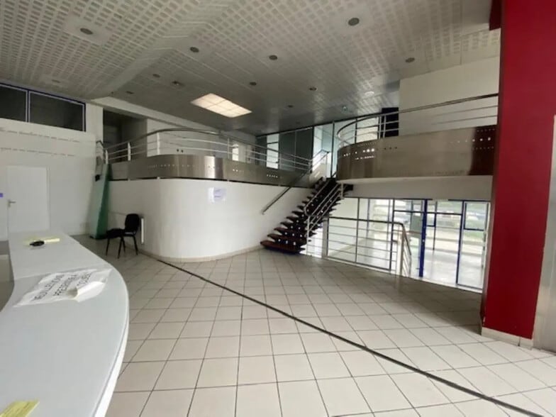 Flex in Aix-en-Provence for lease - Lobby - Image 3 of 5