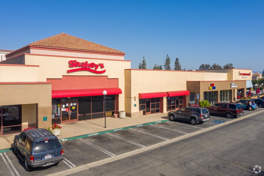5536 Philadelphia St, Chino, CA à louer - Photo du bâtiment - Image 2 de 4
