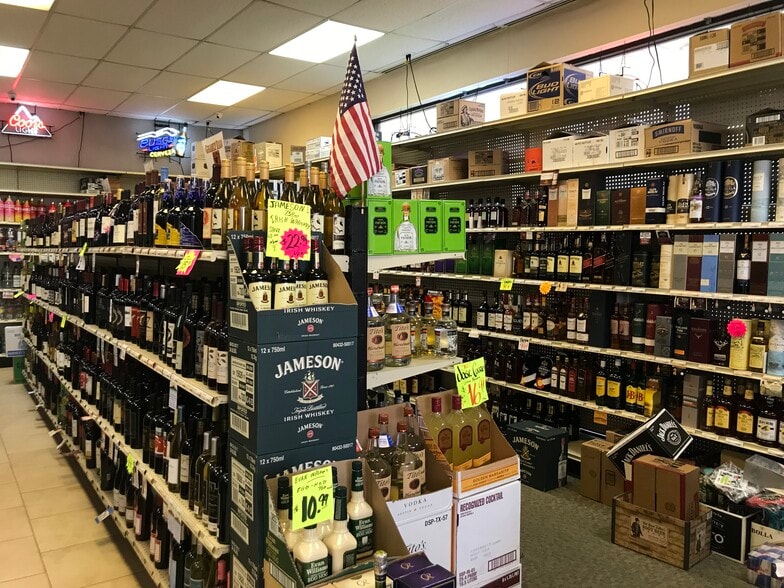 529 Iris Dr, Sterling, CO for sale - Building Photo - Image 2 of 15