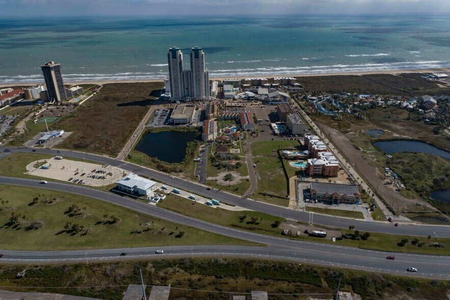 210 Padre Blvd, South Padre Island, TX à louer - Photo du bâtiment - Image 3 de 4