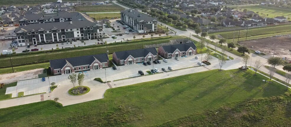 21611 FM 1093 Rd, Richmond, TX à vendre - Photo du bâtiment - Image 2 de 6