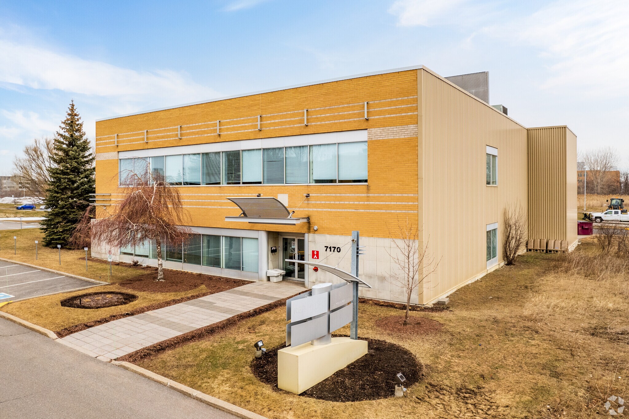 7170 Rue Frederick-Banting, Montréal, QC à vendre Photo principale- Image 1 de 1