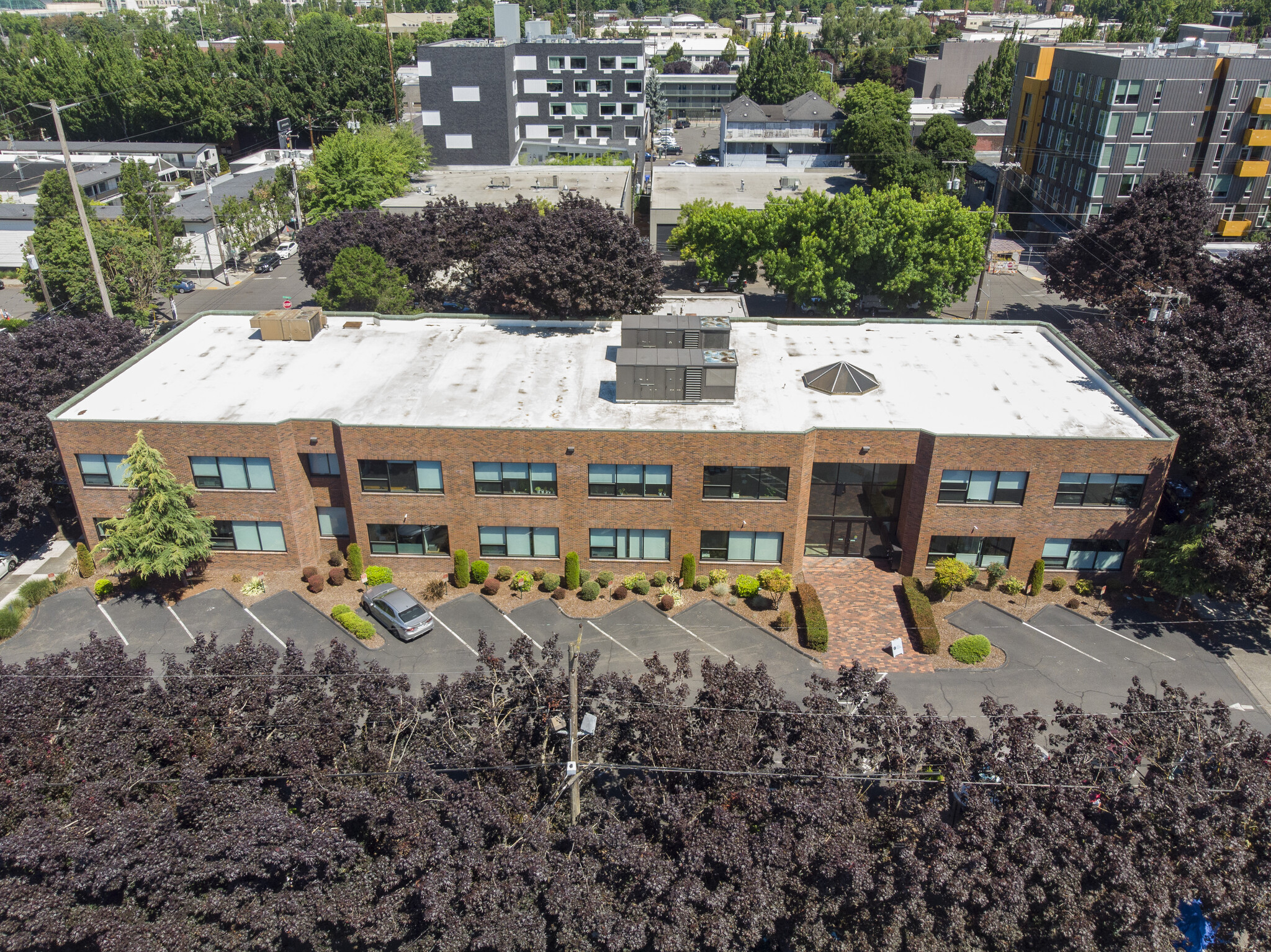 975 SE Sandy Blvd, Portland, OR for lease Building Photo- Image 1 of 39