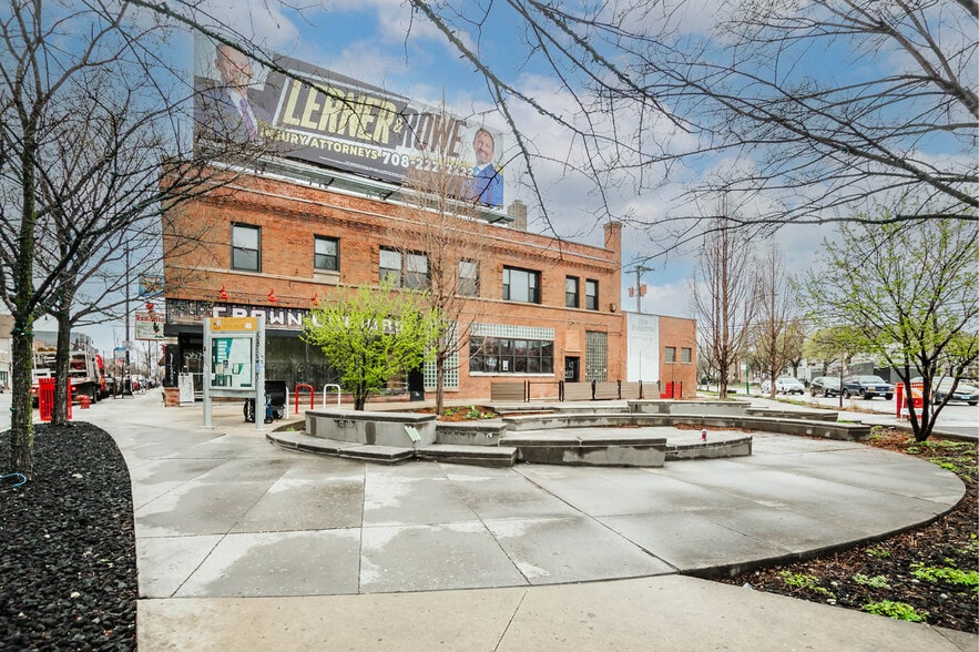 2821-2823 N Milwaukee Ave, Chicago, IL for lease - Building Photo - Image 3 of 6
