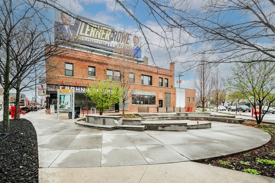 2821-2823 N Milwaukee Ave, Chicago, IL à vendre - Photo du bâtiment - Image 2 de 20