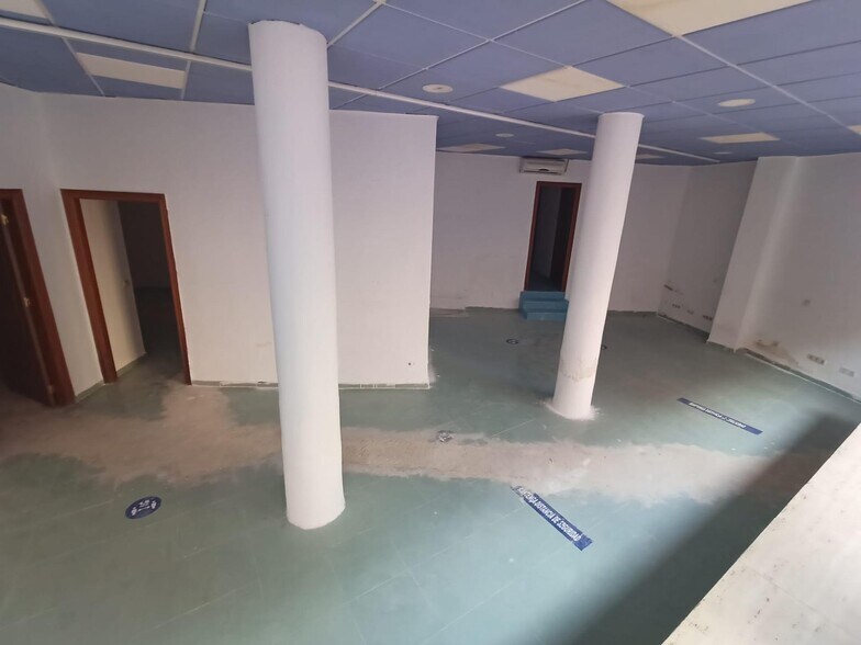 Commerce de détail dans Cáceres, Cáceres à vendre - Photo du bâtiment - Image 1 de 11