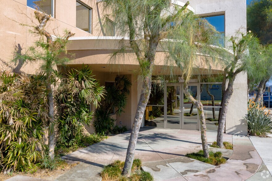 800 S Victory Blvd, Burbank, CA à louer - Photo du bâtiment - Image 3 de 5