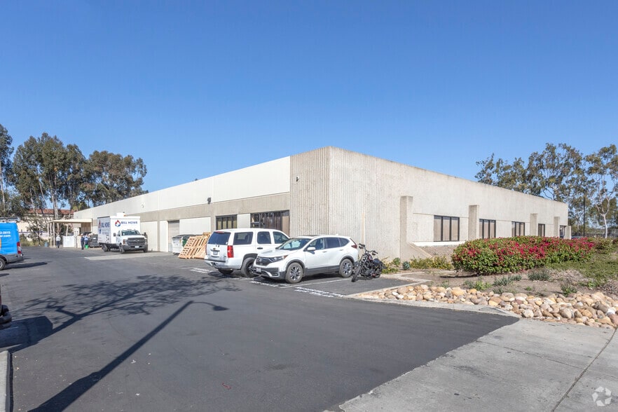 9085 Aero Dr, San Diego, CA for lease - Building Photo - Image 3 of 6