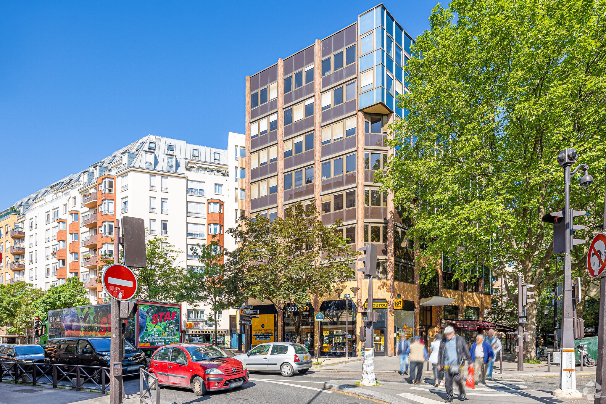 5 Place Du Colonel Fabien, Paris for lease Primary Photo- Image 1 of 4
